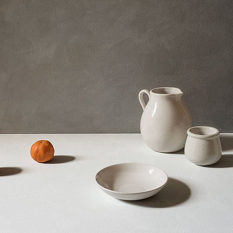 Clémentine et pots blancs